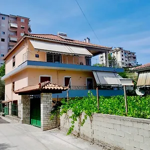 Vakantiehuis George's, Gjirokastër